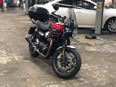 Triumph Speed Twin 1200 02.jpeg