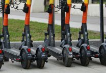 В Госдуме предложили запретить движение электросамокатов на тротуарах