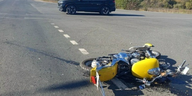 В Красноярском районе Самарской области 28 сентября на 3-м километре автодороги 36К-374 произошло боковое столкновение Nissan Qashqai и мотоцикла Yamaha
