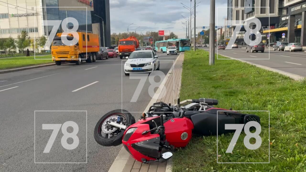 На Салова в Петербурге произошло ДТП с участием мотоцикла и автобуса