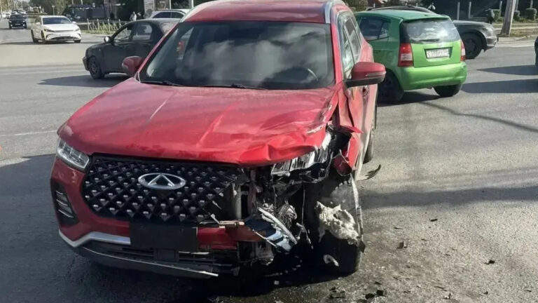 Байкер погиб в ДТП в центре Омска
