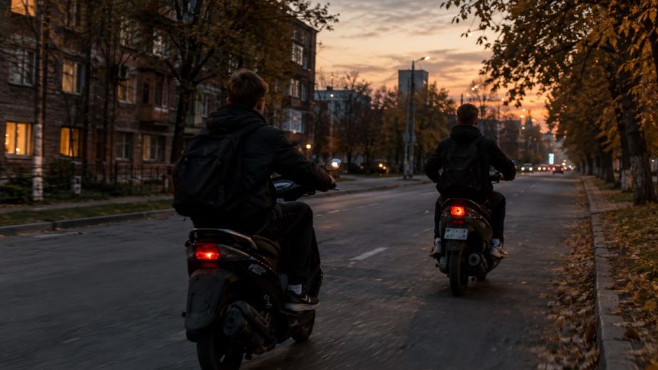 В Днепре патрульные остановили подростков, управлявших мопедом и скутером без прав