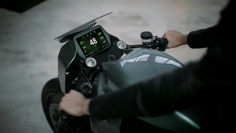 SPARQ OS интегрирована в прототип электрического мотоцикла Superior GT от Hush Cycles, как сообщает «Powersports Business».