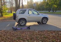 16-летний подросток на электросамокате врезался в автомобиль Suzuki в Нижнем Новгороде