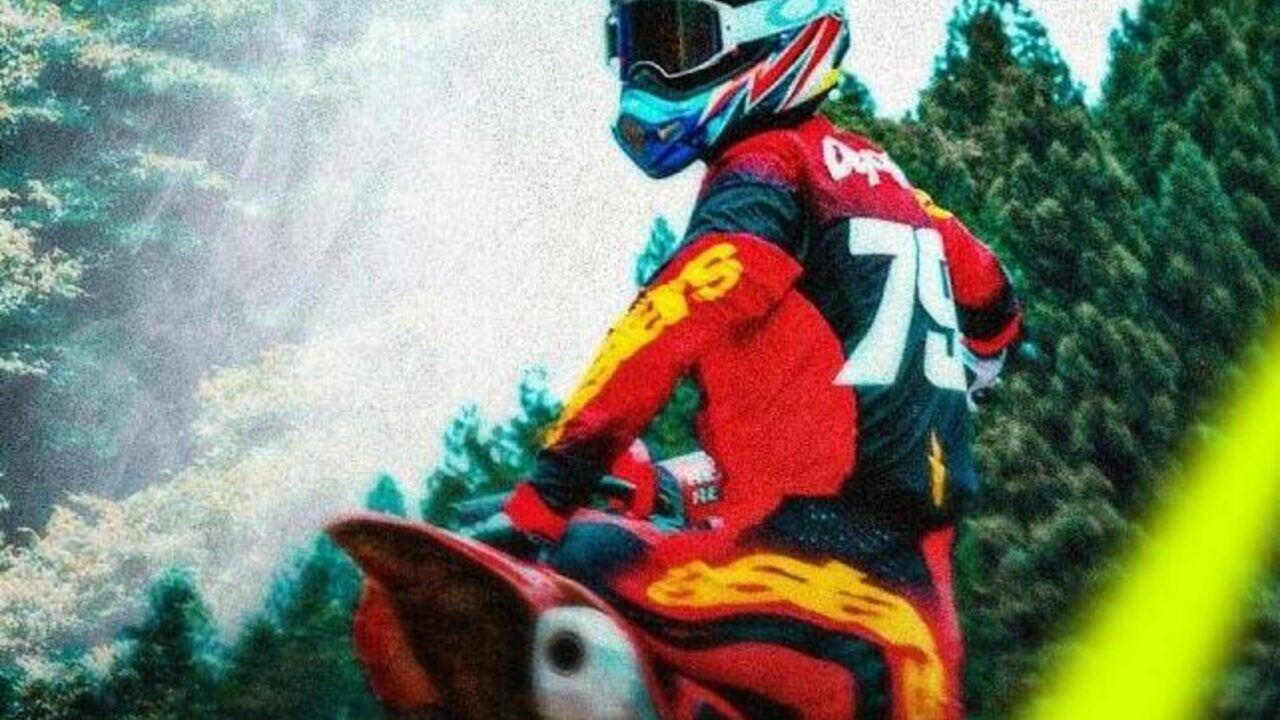 Ai Ogura провел время вне тренировок MotoGP, занимаясь мотокроссом на старой Honda CRF 250, как сообщает «Moto.it»