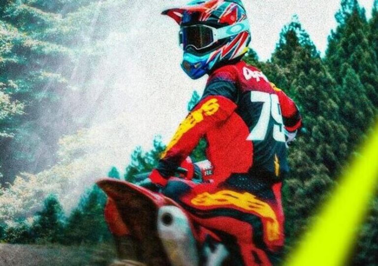 Ai Ogura провел время вне тренировок MotoGP, занимаясь мотокроссом на старой Honda CRF 250, как сообщает «Moto.it»