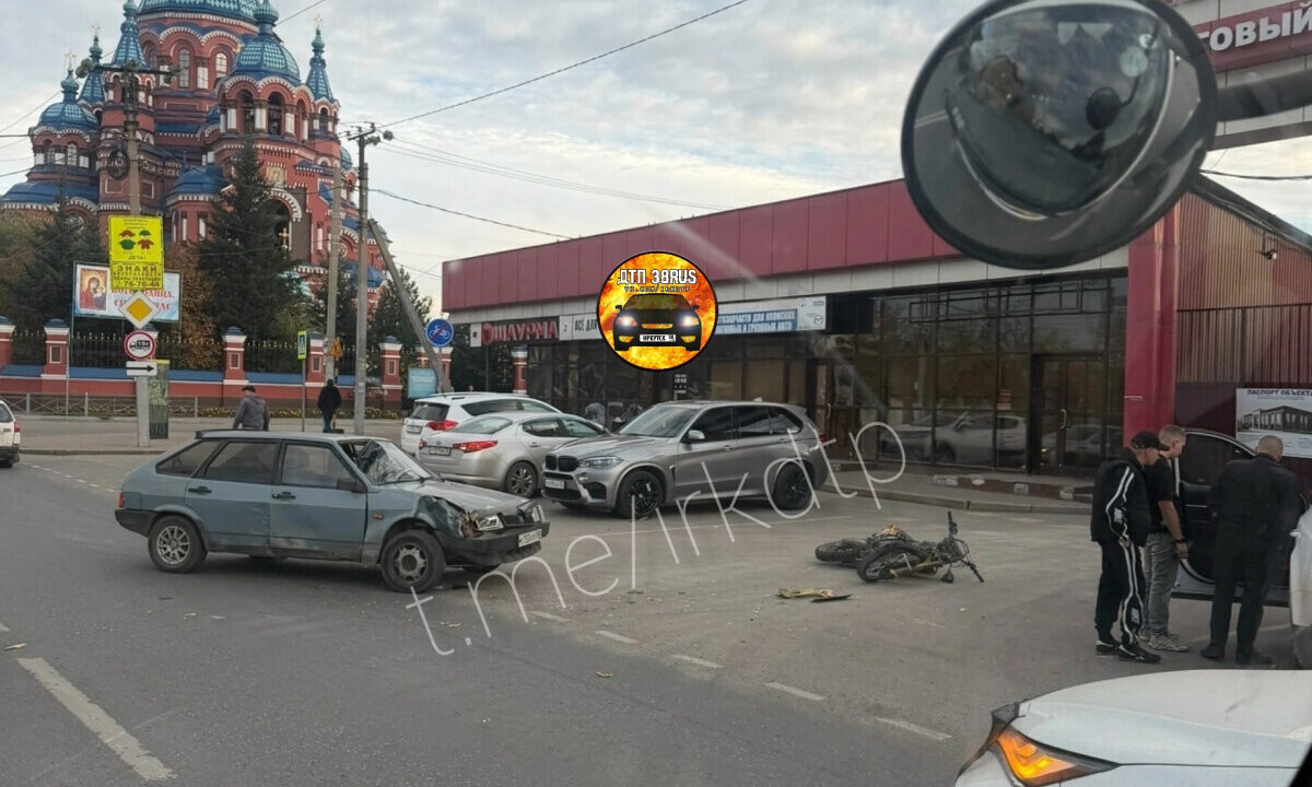 Столкновение Лады и мотоцикла в Иркутске