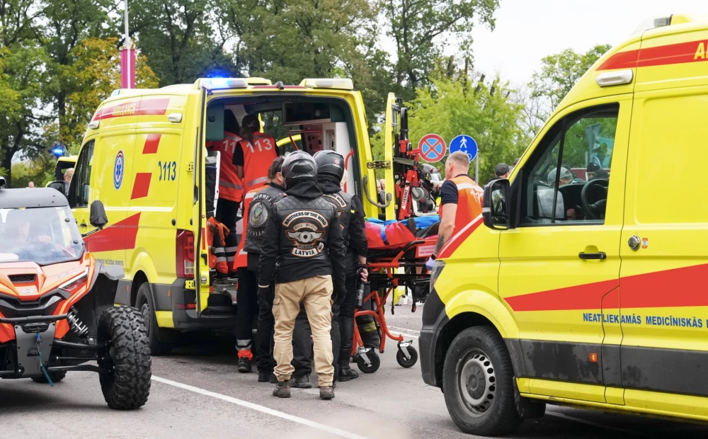 Мотоциклист погиб после аварии на параде в Елгаве