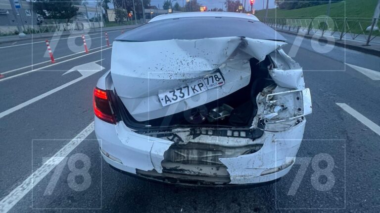Квадроцикл дважды врезался в машину с ребёнком в Красном Селе